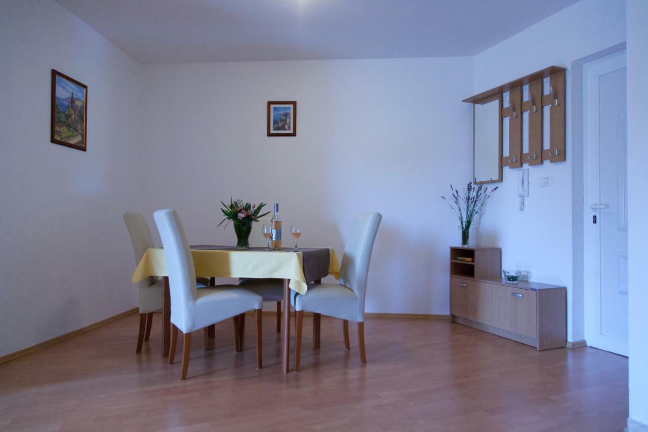Apartment Helga Ližnjan Eksteriør billede