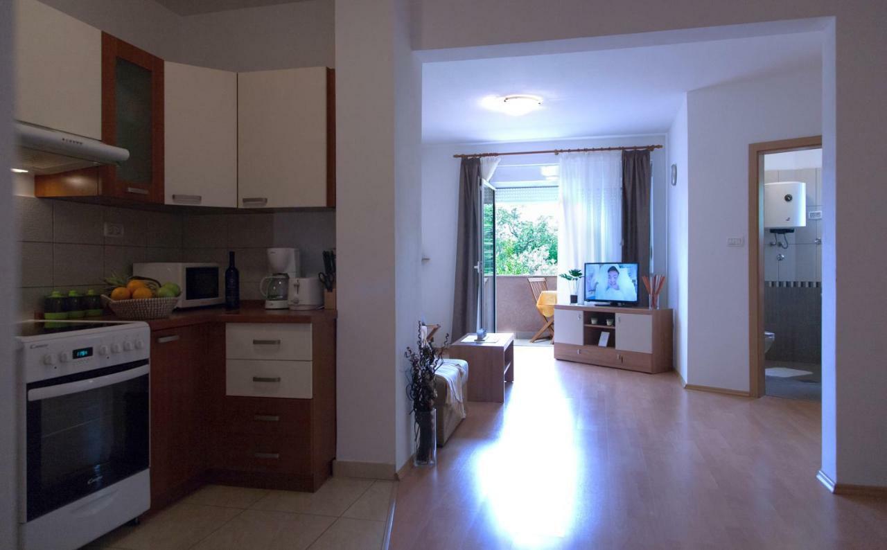 Apartment Helga Ližnjan Eksteriør billede