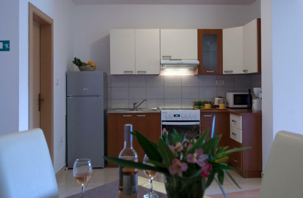 Apartment Helga Ližnjan Eksteriør billede